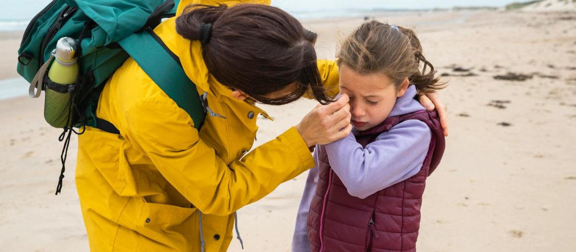 Vous avez du sable dans les yeux : que faire et ne pas faire ? Un expert répond