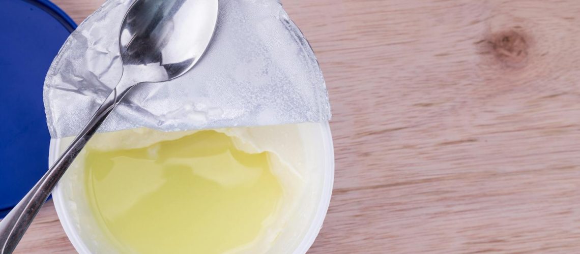 Yaourt périmé : faut-il vraiment le jeter ou tenter le coup ?